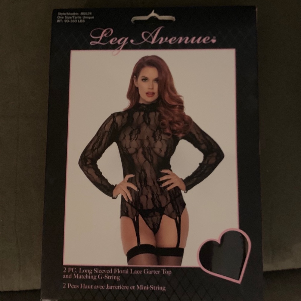😋 2 for $20 Long sleeved floral lace garter top